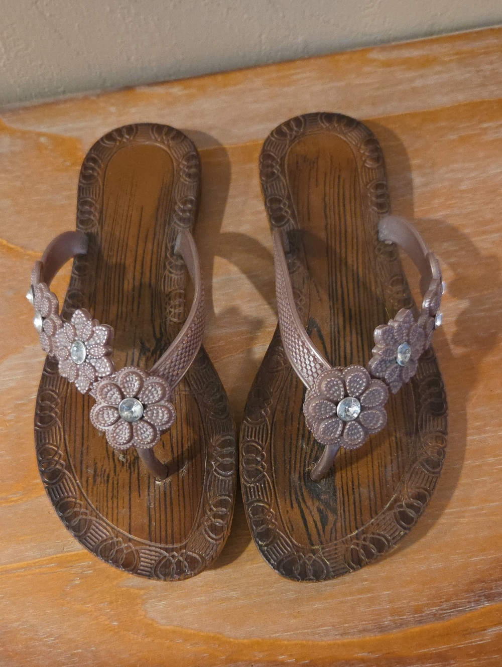 Women's Brown Floral Jewel Flip Flop Sandals Size 6